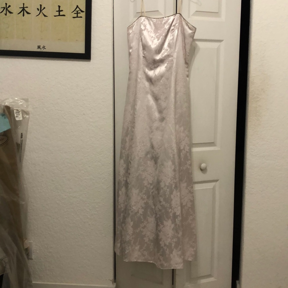 Formal Dress - Picture 2 of 7